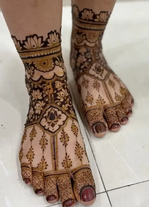 bridal foot mehndi design