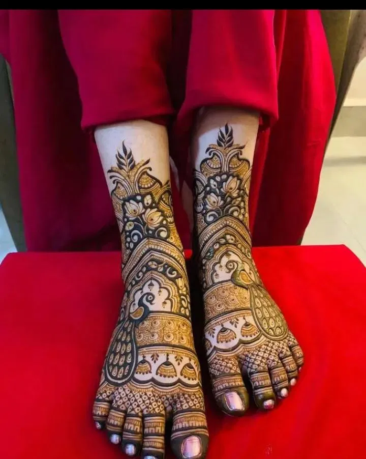 Bridal Royal Foot Mehndi Design with Figures