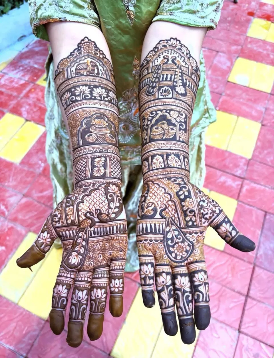 Bridal Mehndi Design with Figures