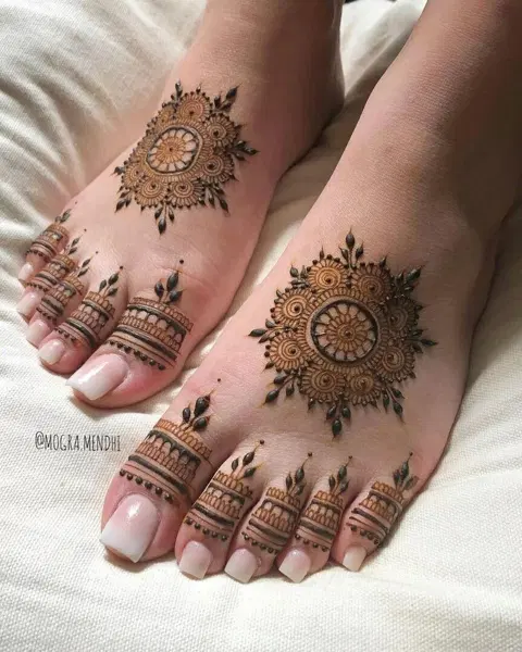 bridal pakistani circle finger mehndi design