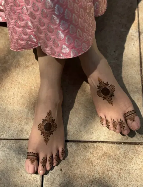 aesthetic bridal jaal foot mehndi design