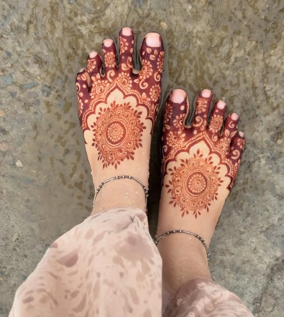 Bridal Pakistani Foot Mehndi Design with Jaal