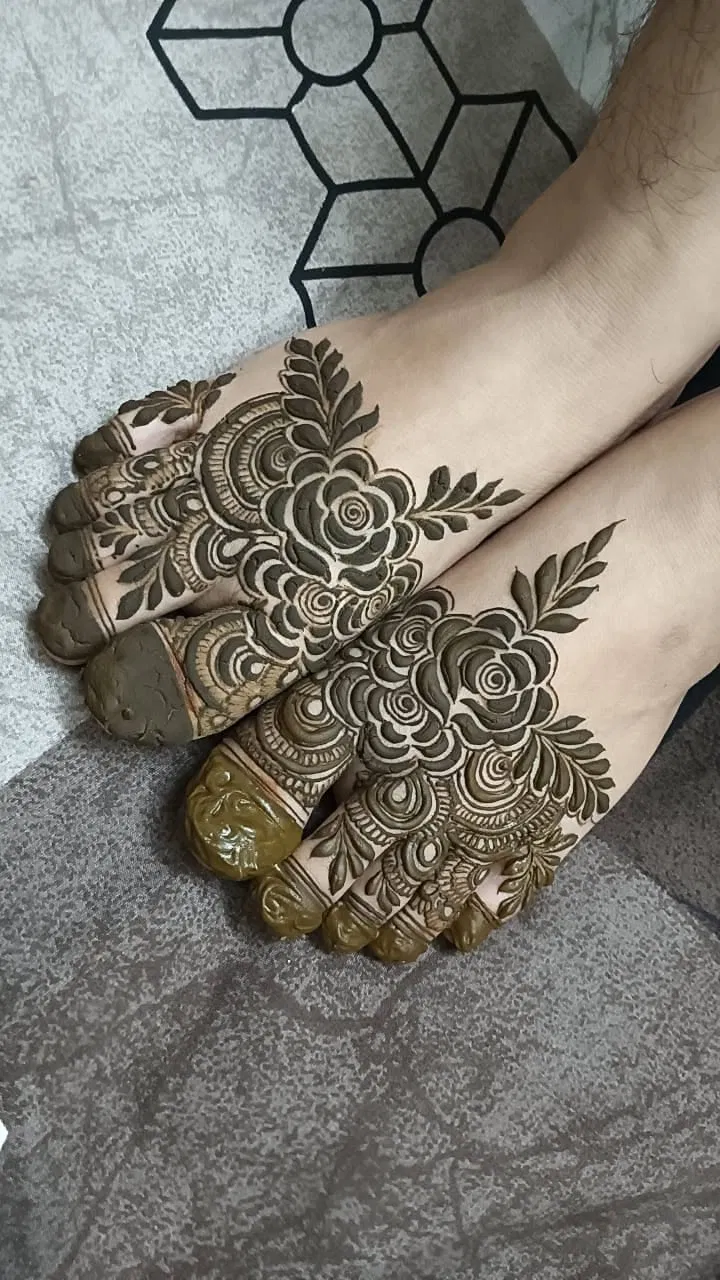 Heavy Arabic Pakistani Foot Mehndi Design