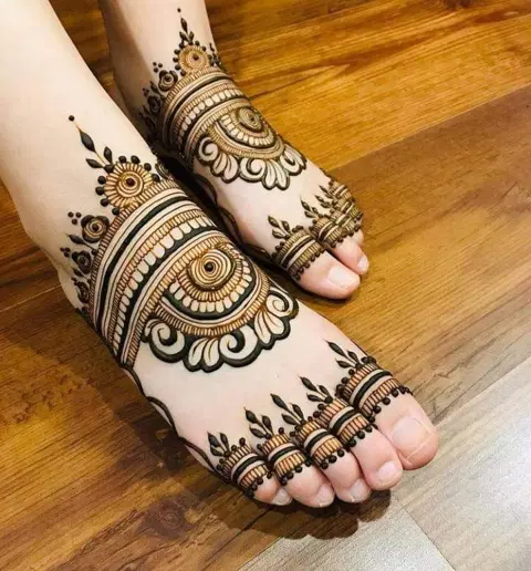 bridal stylish back hand mehndi design