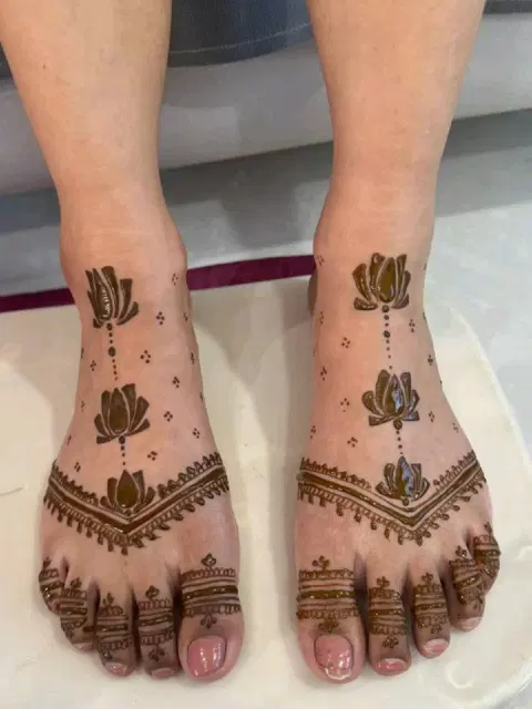indian simple jaal foot mehndi design