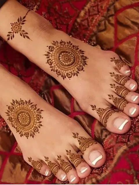bridal simple circle back hand mehndi design