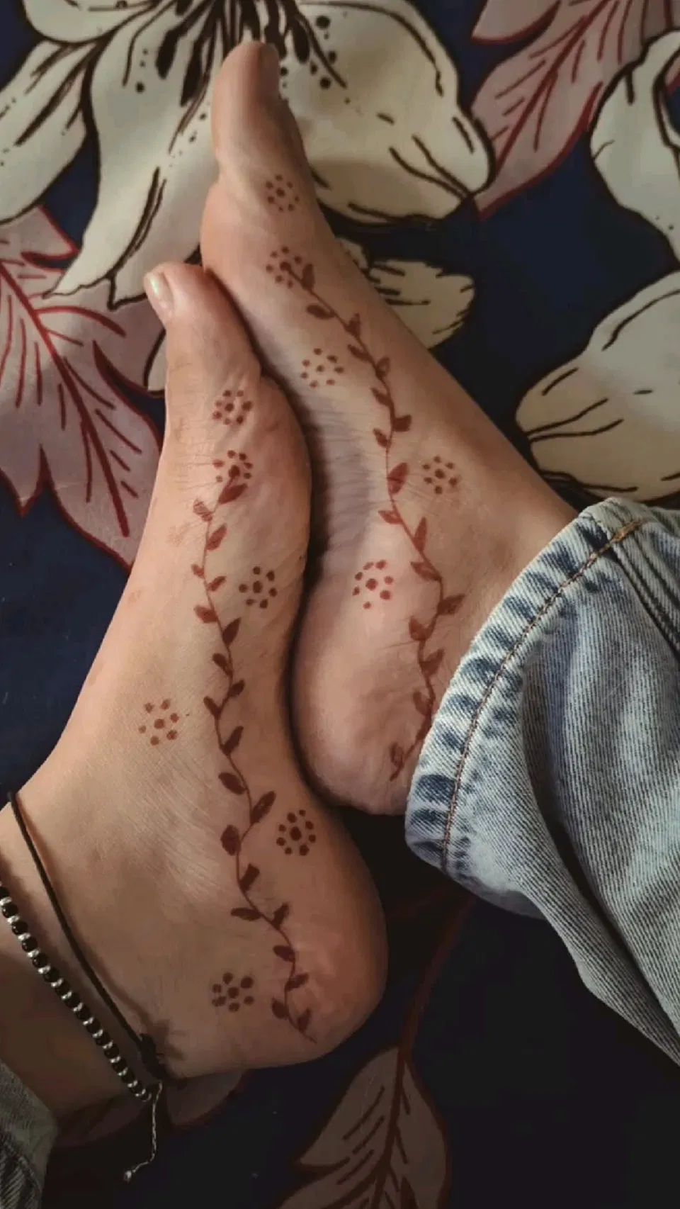 Aesthetic Arabic Foot Mehndi Design with Flowers and Jaal