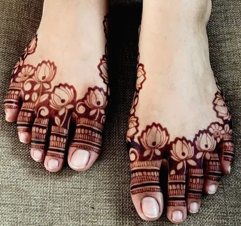 bridal simple figure foot mehndi design