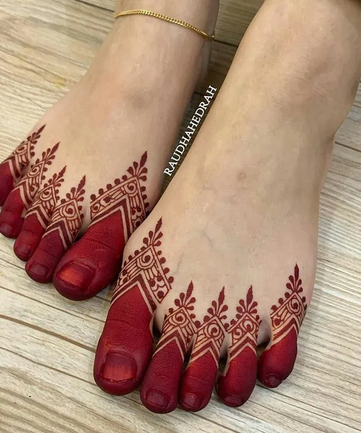Simple Stylish Finger Mehndi Design with Hearts and Jaal