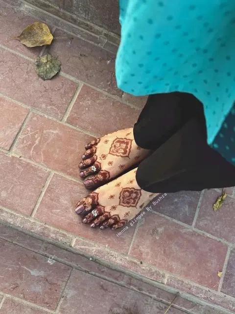 bridal pakistani foot mehndi design
