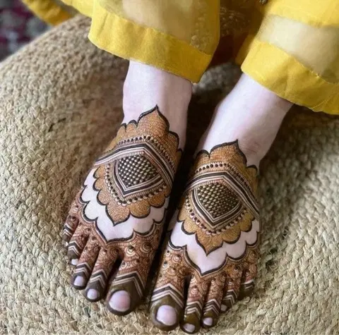bridal pakistani foot mehndi design