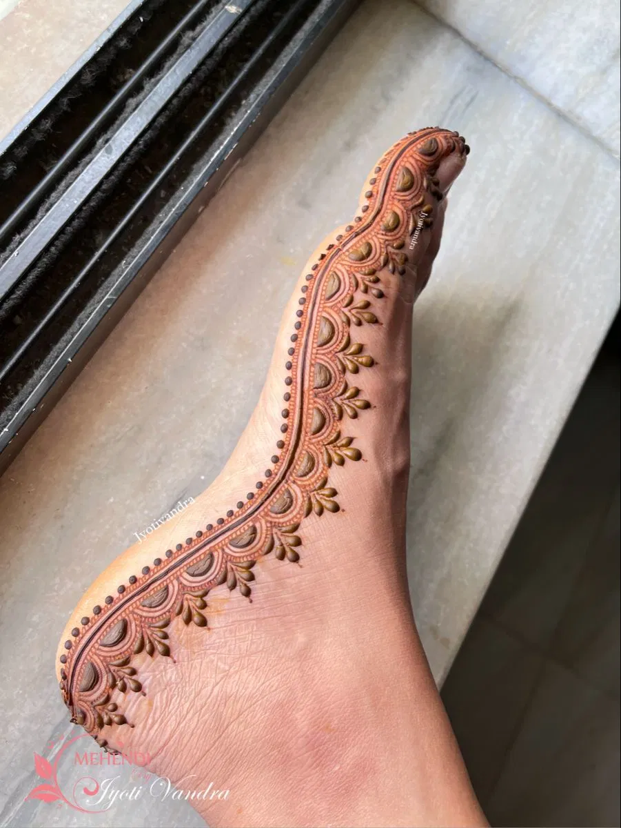 Aesthetic Simple Foot Mehndi Design with Deity and Jaal