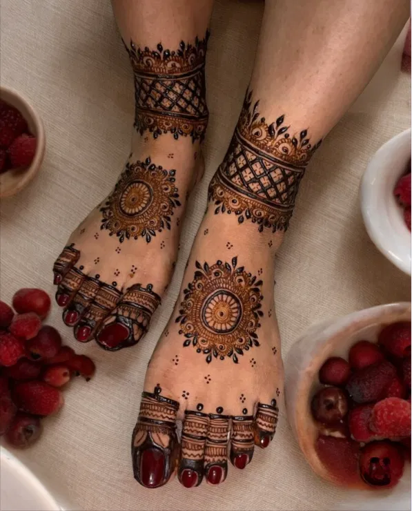 Bridal Indian Foot Mehndi Design with Gol Tikki and Jaal