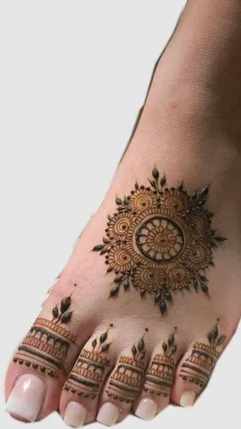 simple stylish circle finger mehndi design