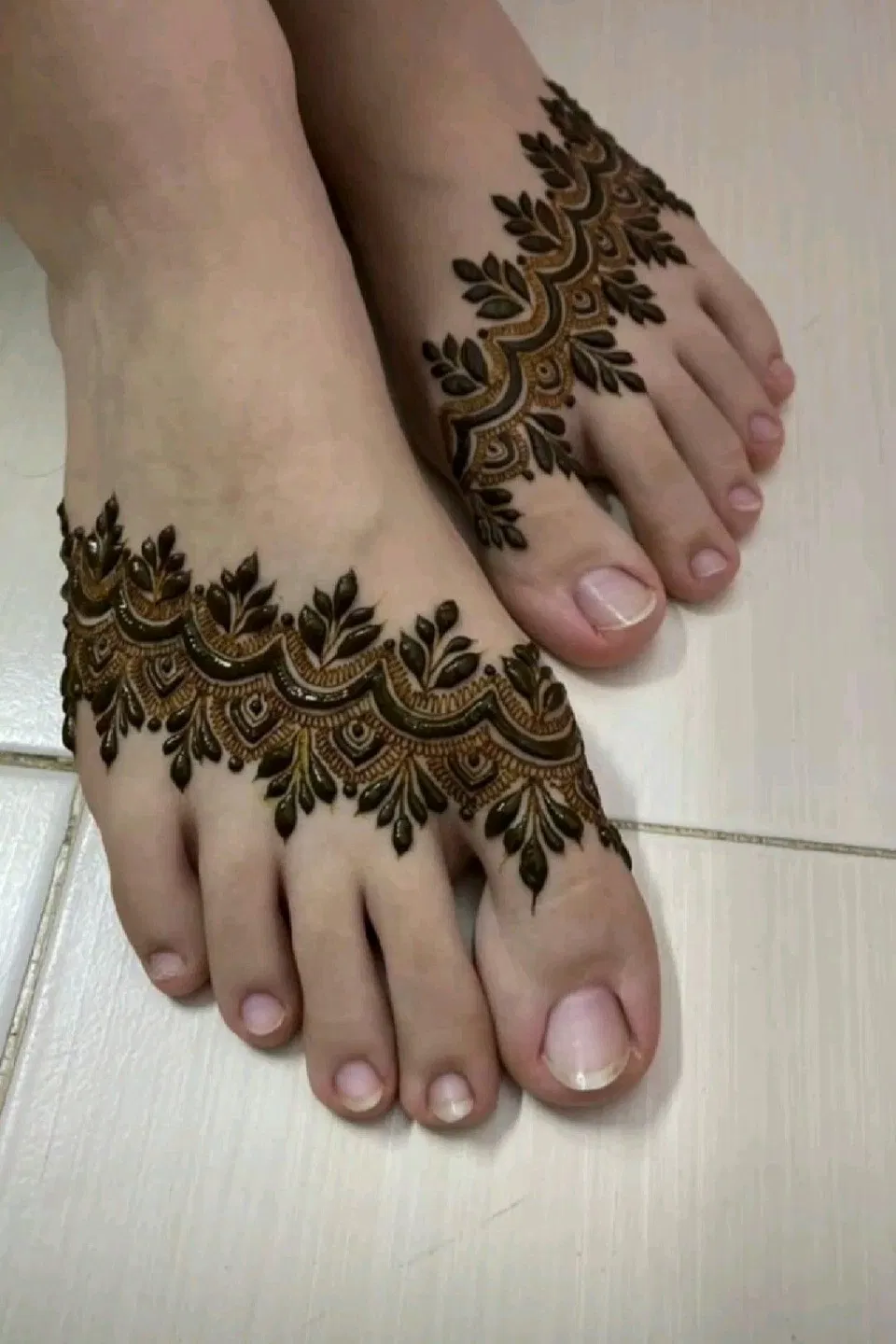Arabic Simple Finger Mehndi Design with Jaal for Eid