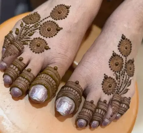 bridal pakistani circle foot mehndi design