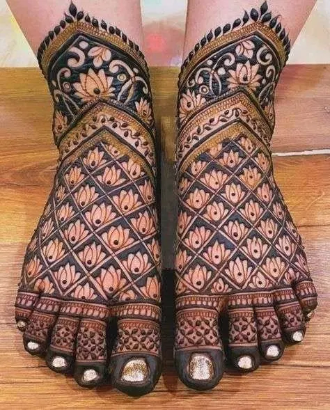 bridal indian figure foot mehndi design
