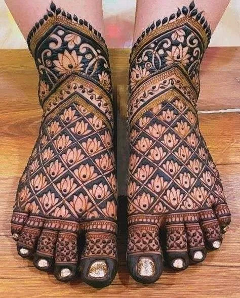 Bridal Indian Foot Mehndi Design with Figures (5)