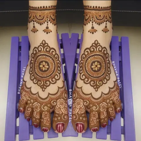 bridal indian circle foot mehndi design