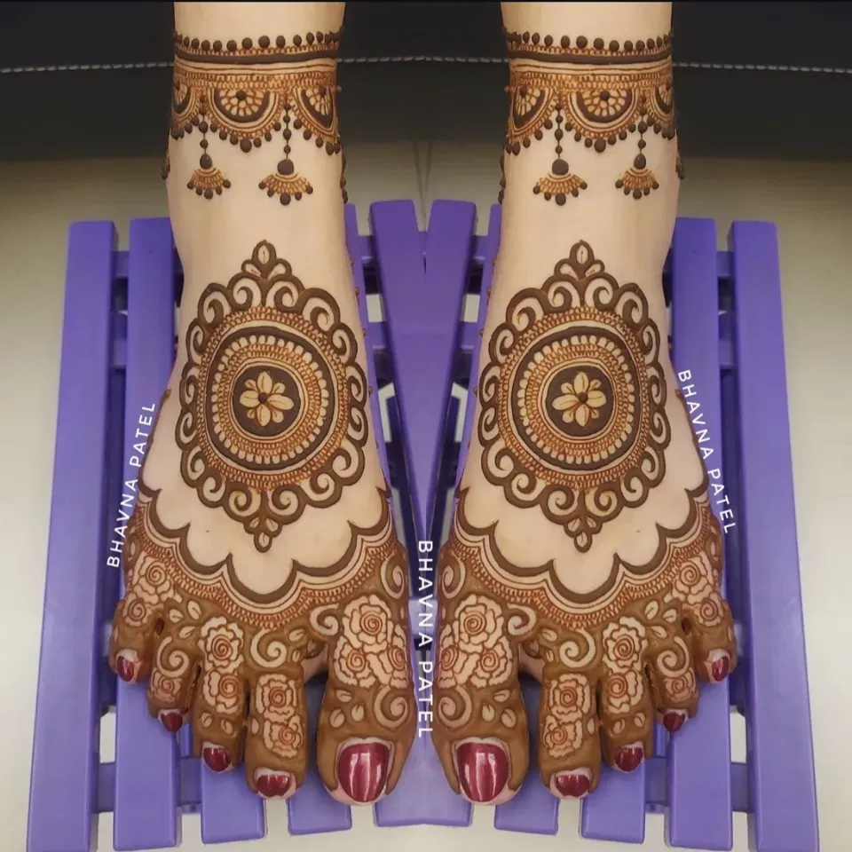 Bridal Indian Foot Mehndi Design with Gol Tikki