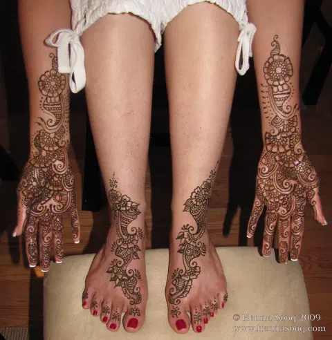 bridal indian figure foot mehndi design
