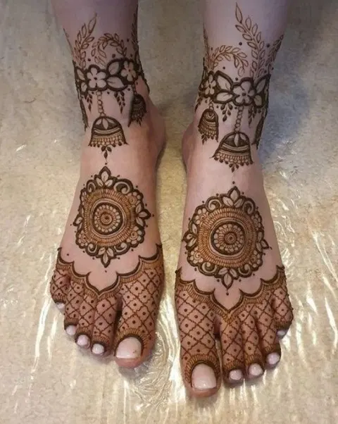 bridal indian circle foot mehndi design