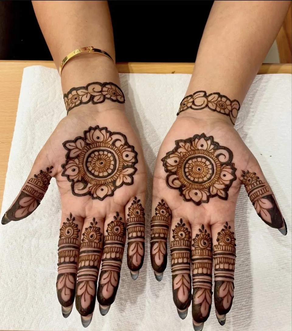 Bridal Front Hand Mehndi Design with Gol Tikki and Lotus