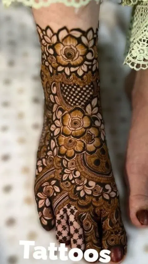 bridal royal figure foot mehndi design
