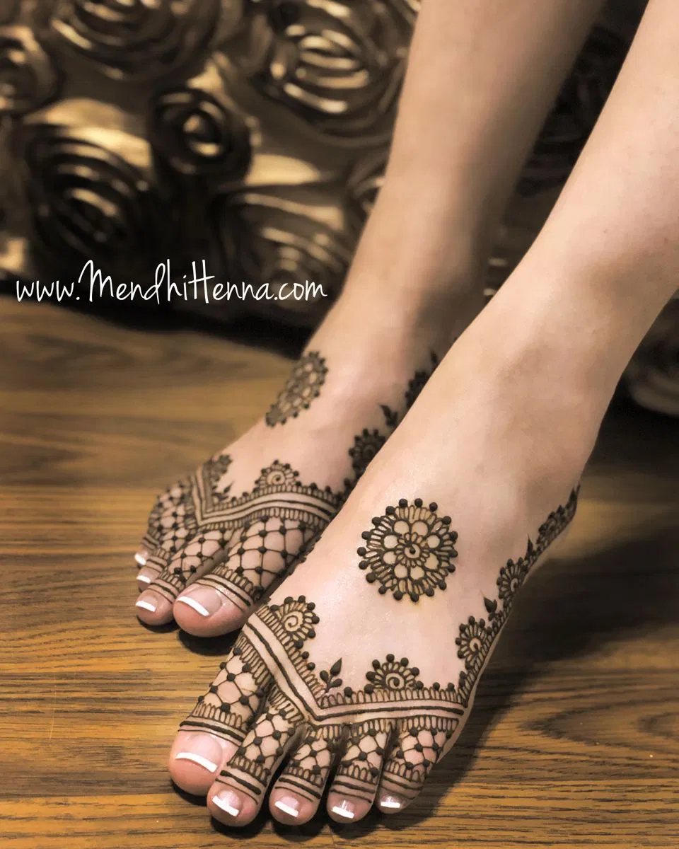 Simple Foot Mehndi Design with Flowers and Jaal