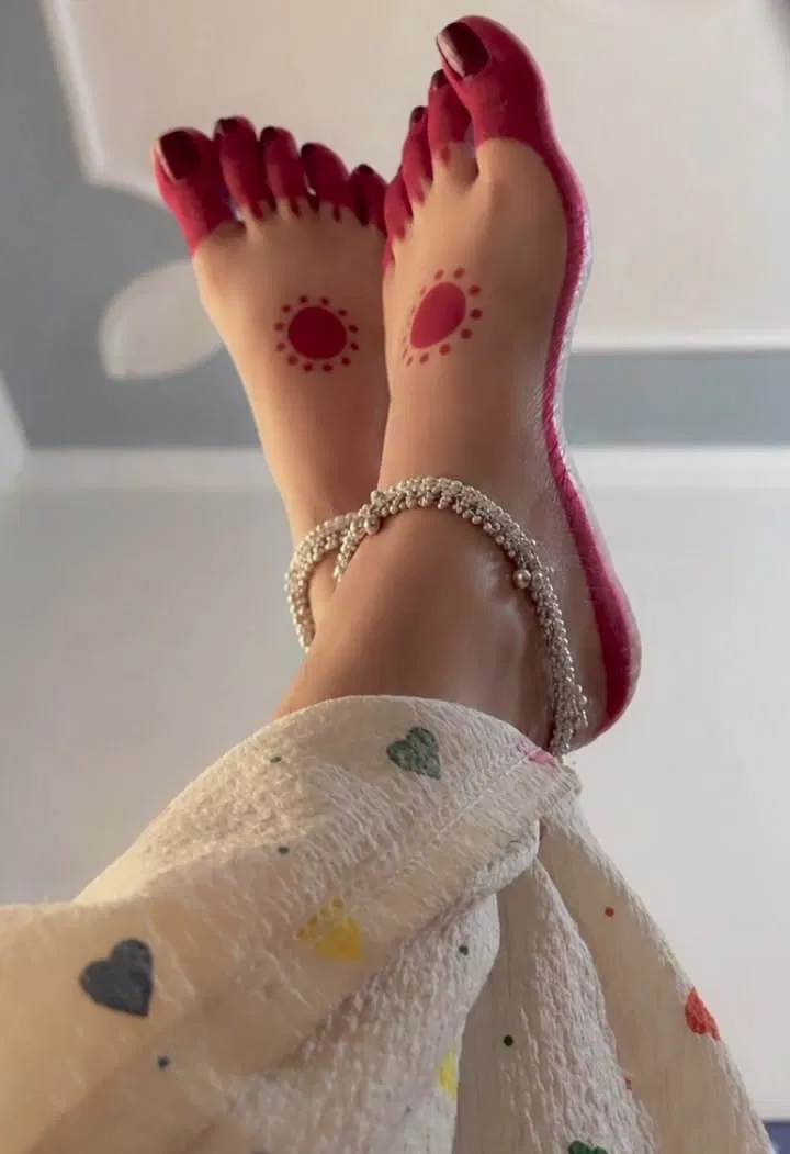 Bridal Simple Back Hand Mehndi Design with Jaal