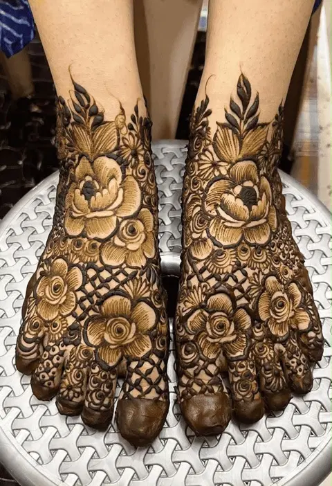 bridal pakistani figure foot mehndi design