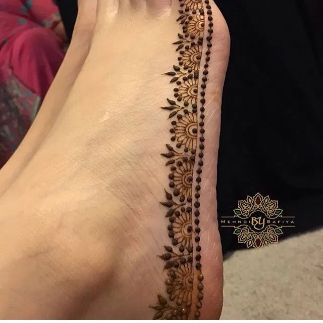 Pakistani Simple Foot Mehndi Design