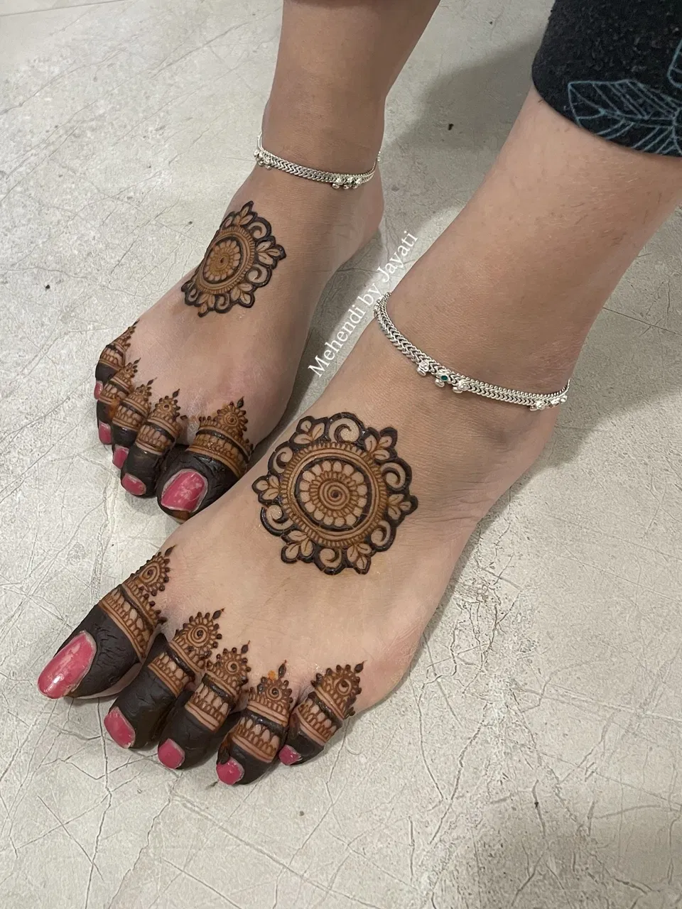 Minimal Pakistani Back Hand Mehndi Design with Gol Tikki and Jaal