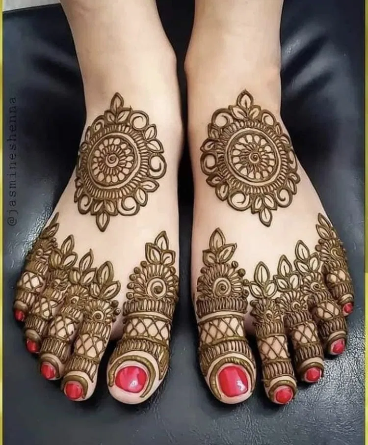 Bridal Back Hand Mehndi Design with Gol Tikki, Jaal and Lotus