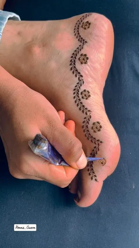 arabic simple jaal back hand mehndi design