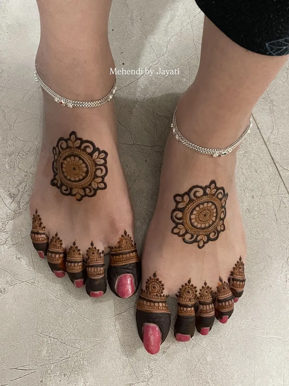 Pakistani Simple Foot Mehndi Design with Gol Tikki and Flowers