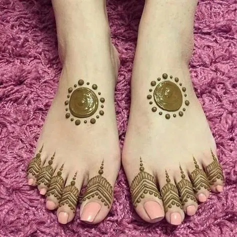 Simple Foot Mehndi Design with Gol Tikki, Jaal and Moon