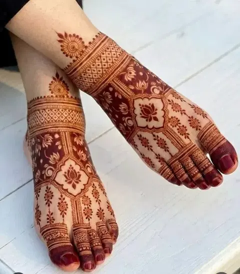 bridal indian figure foot mehndi design