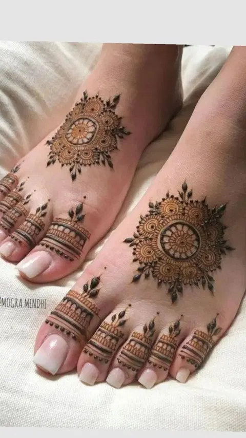 bridal pakistani circle foot mehndi design