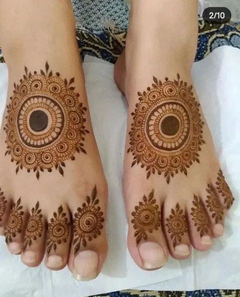 simple circle foot mehndi design