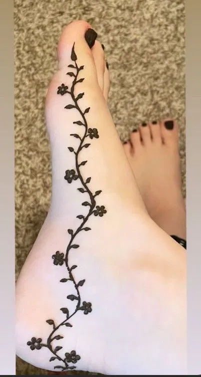 Arabic Minimal Back Hand Mehndi Design with Flowers
