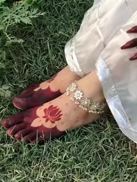 bridal pakistani jaal finger mehndi design