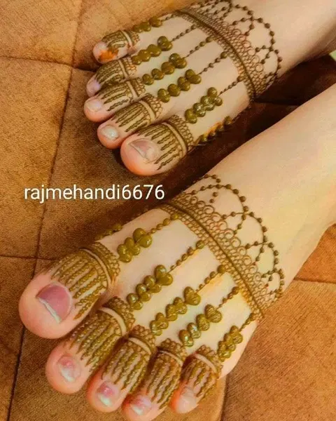 bridal stylish back hand mehndi design