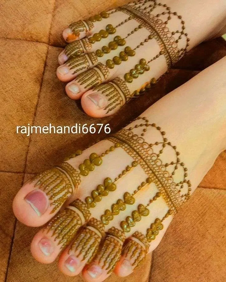 Bridal Stylish Back Hand Mehndi Design (10)