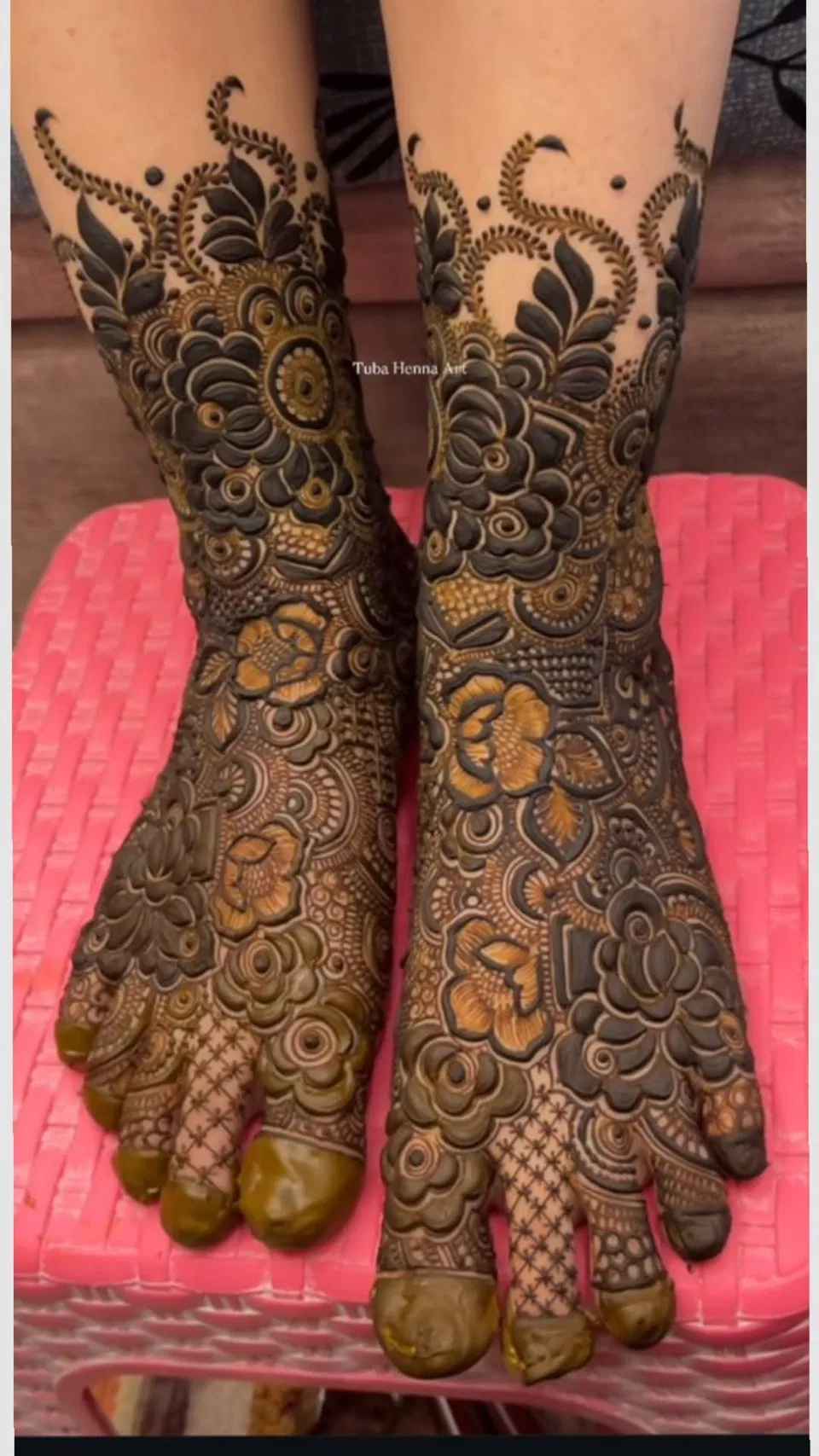 Arabic Bridal Foot Mehndi Design with Figures (2)