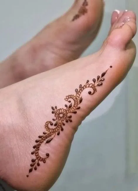 Arabic Simple Back Hand Mehndi Design (12)