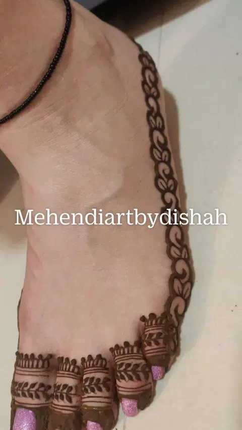 simple jaal foot mehndi design