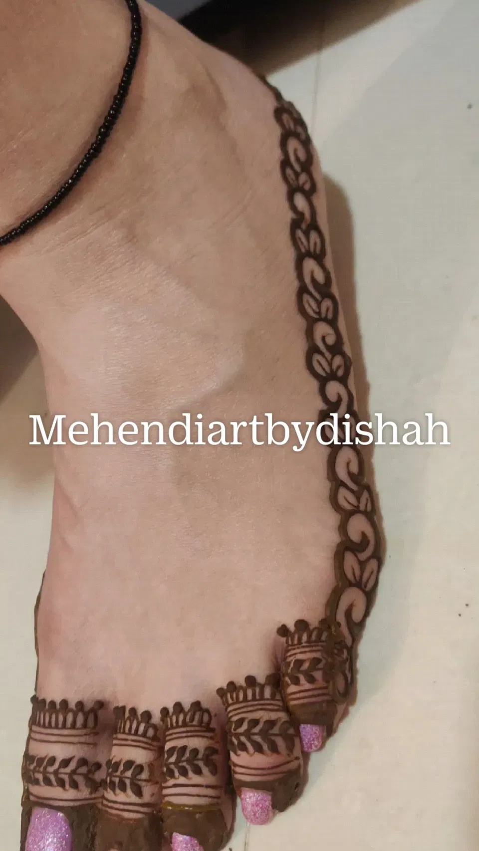 Simple Foot Mehndi Design with Jaal (3)
