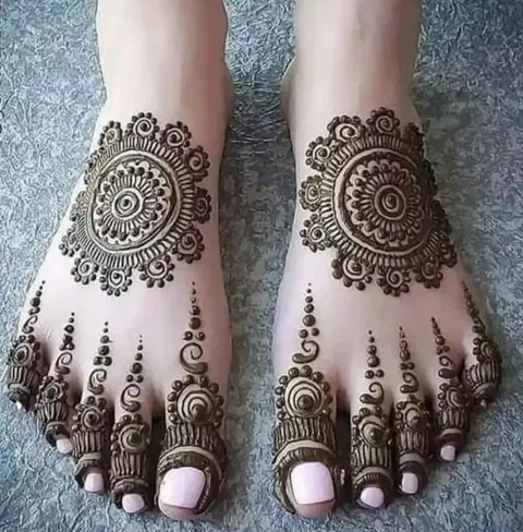 bridal simple circle back hand mehndi design