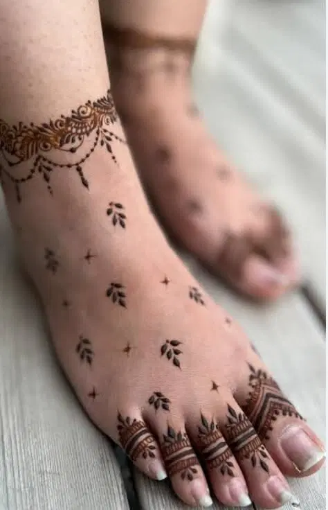simple stylish jaal back hand mehndi design